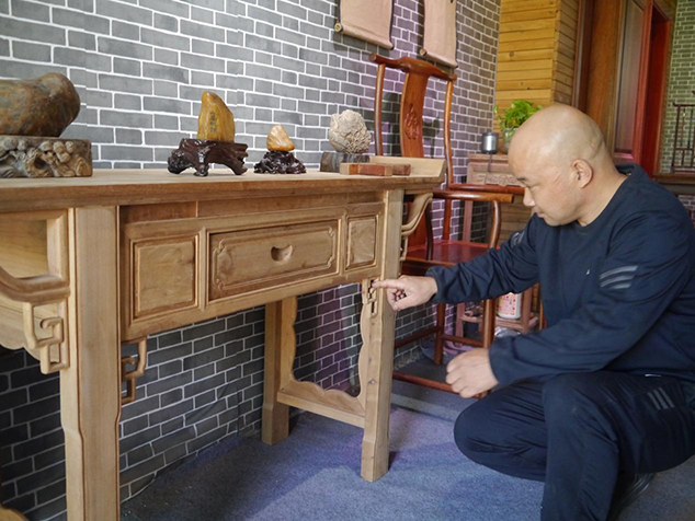 "非遗"传承人幸垂荣:榫卯技艺再现"明清家具"古韵