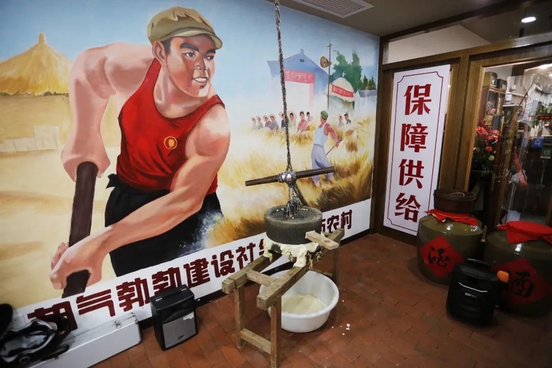 2020年6月18日,湖北宜昌,由宜昌市供销社精心打造的“老供销”金家台门市部正式开业。 图片来源:视觉中国