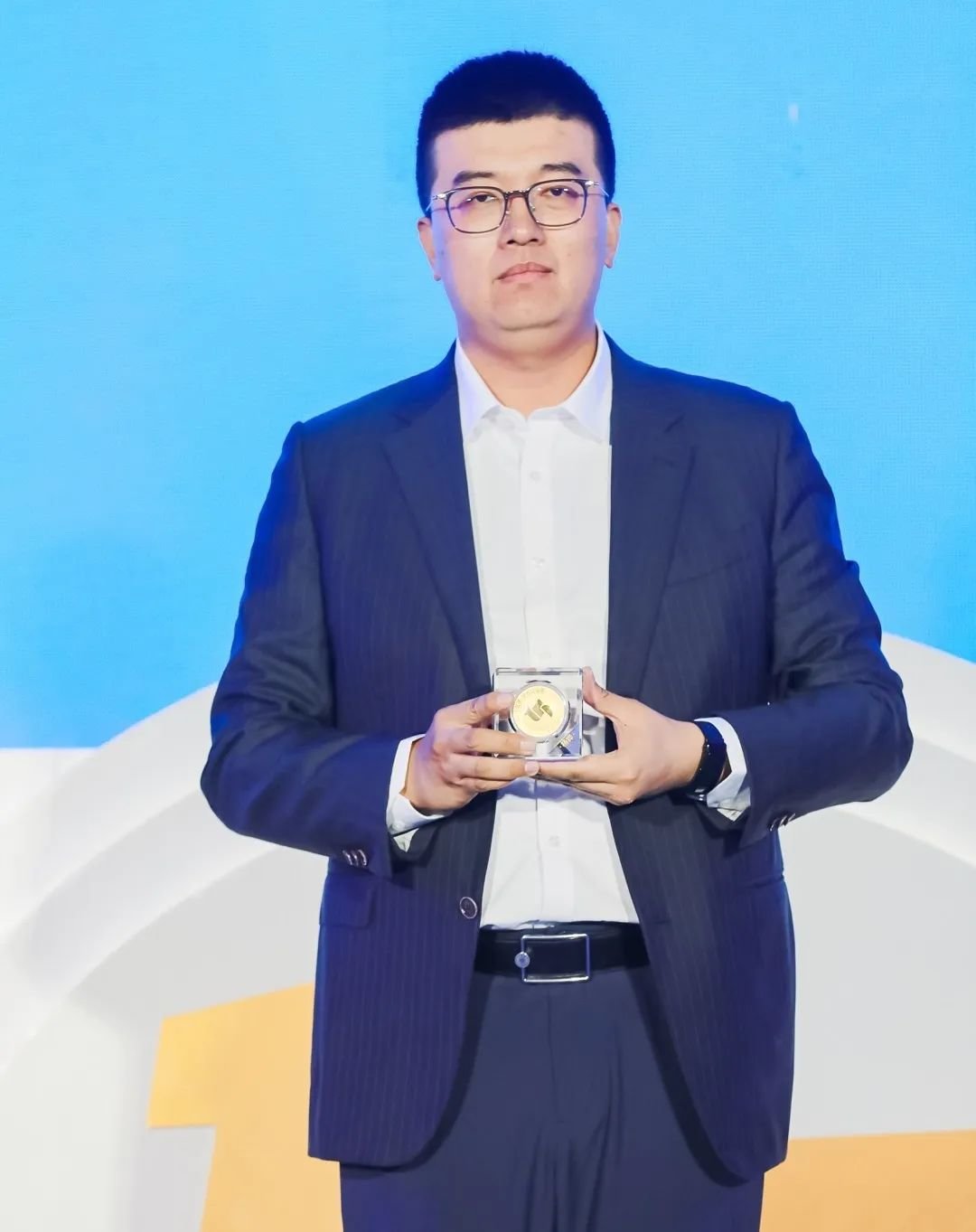 西普十五·产业活动|福胶集团总裁杨铧荣获"产业十五