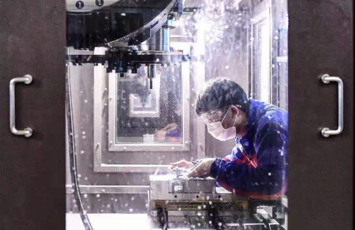 刘明杰在全国青年职业技能大赛现场