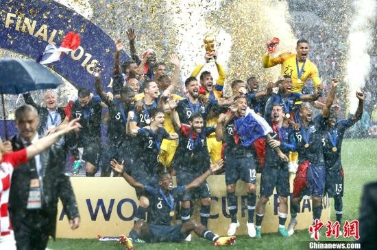 法国队夺得2018年俄罗斯世界杯冠军。 <a target='_blank' href='https://sports.ifeng.com/'>中新社</a>记者 富田 摄