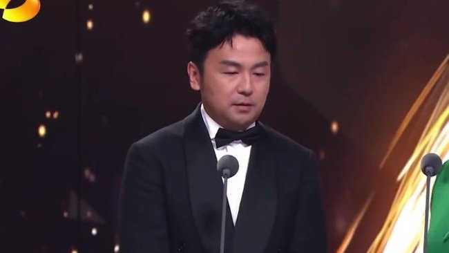 雷佳音金鹰奖颁奖全程黑脸？张凯丽的尴尬溢出屏幕