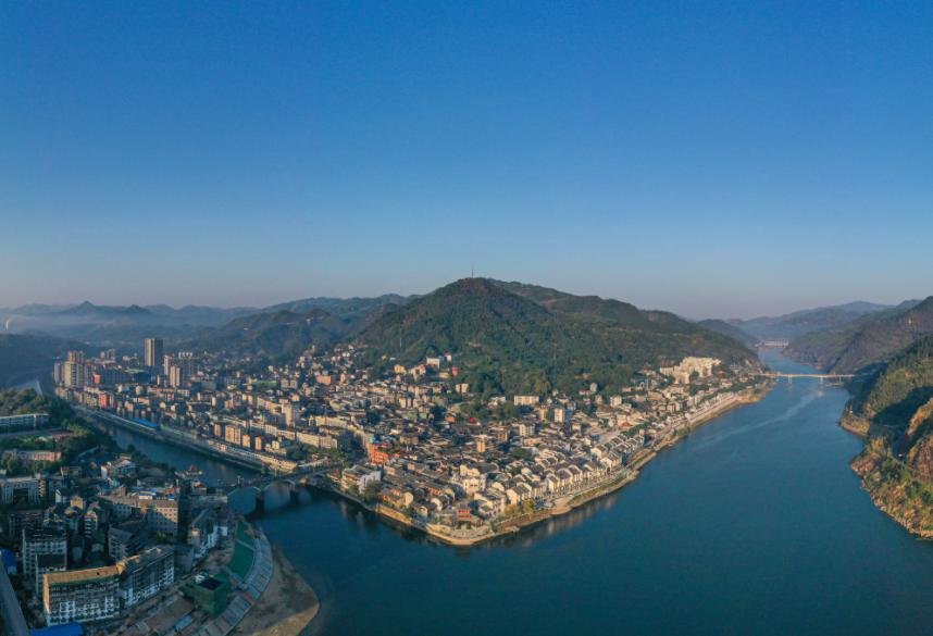 洪江古城。古代的河流交汇处，相当于今天的重要交通枢纽。