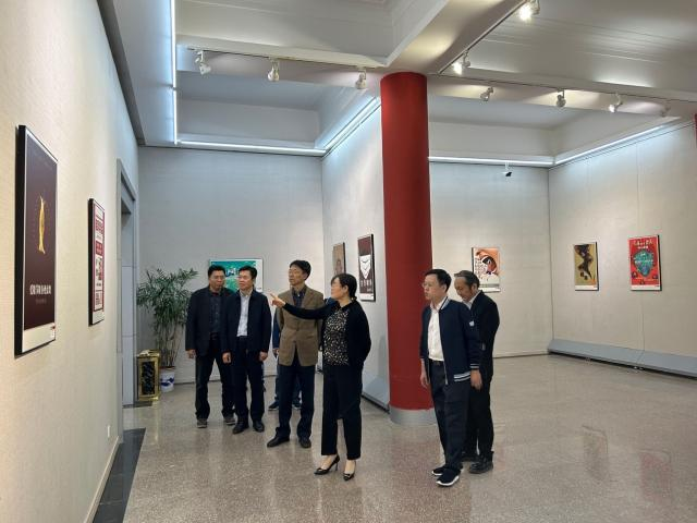 江西财经大学承办“倡导移风易俗、弘扬时代新风”主题海报展