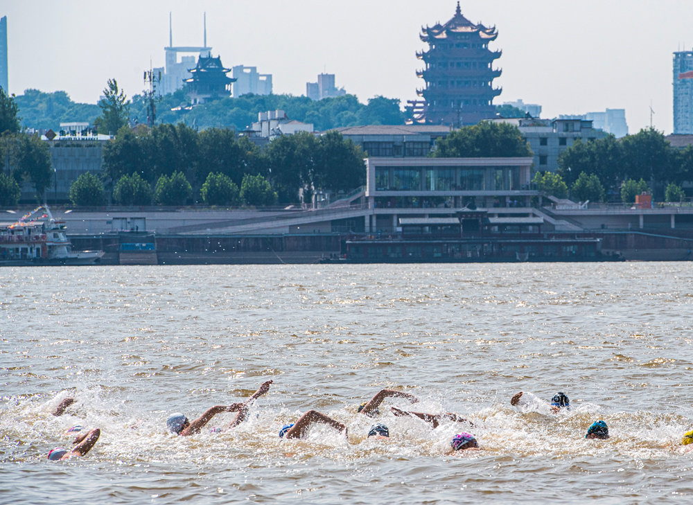 武汉渡江节——武汉一年一度的游泳盛会。新华社记者 肖艺九 摄