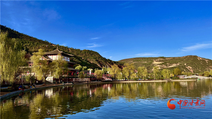 山水相依初冬不寒