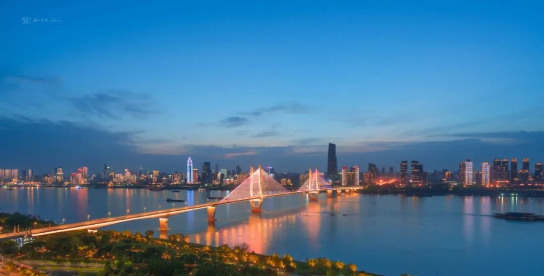 桥是这座城市长情的陪伴 城市摄影队 崔晓伟摄于武汉长江二桥