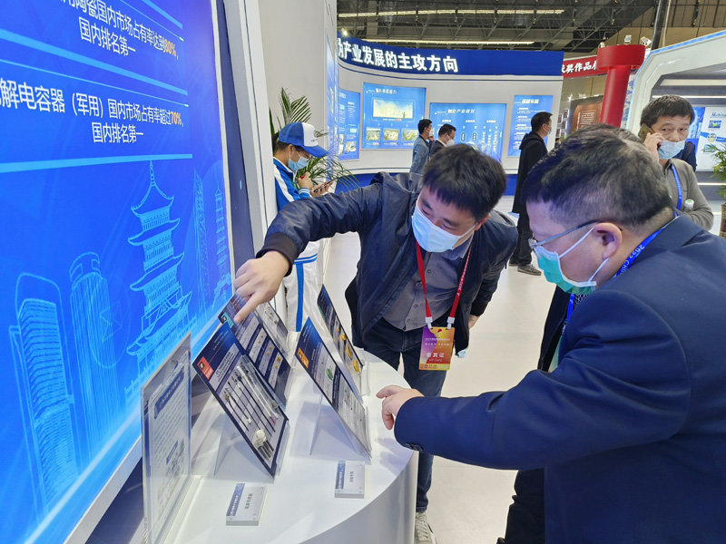 景德镇举办“智在走前列领跑向未来”先进陶瓷展