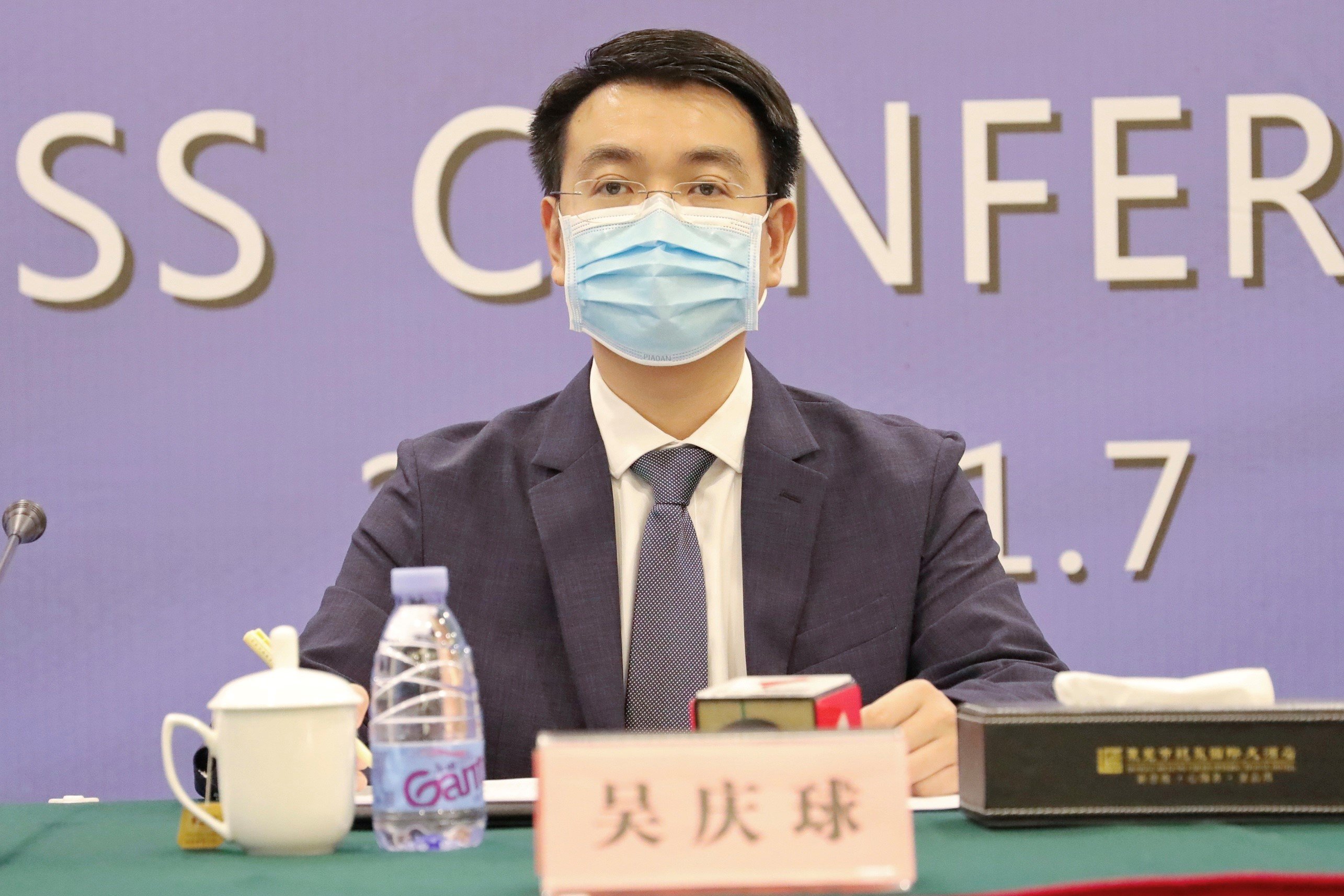 虎门镇党委副书记,镇长吴庆球介绍虎门经济社会发展情况