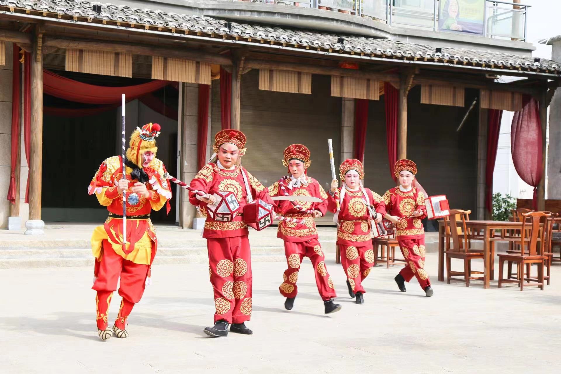 上饶广信区首届立冬民俗文化节在清水老街举行
