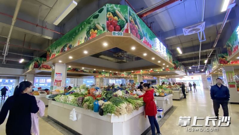 看这农贸市场多亮堂多整洁。资料图片