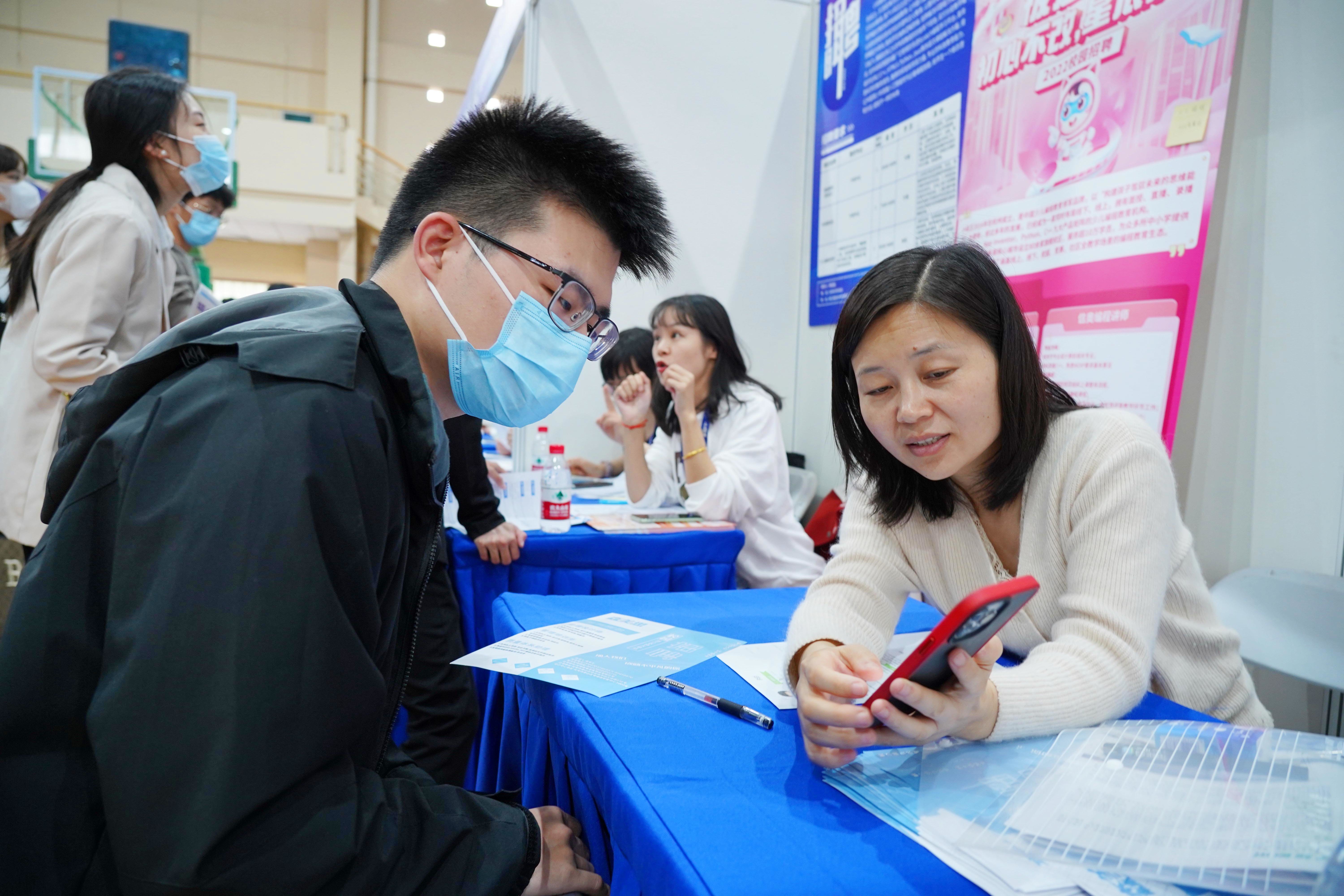 “最难就业季”求职压力如何破?中国积极心理学发起人彭凯平支招_凤凰网