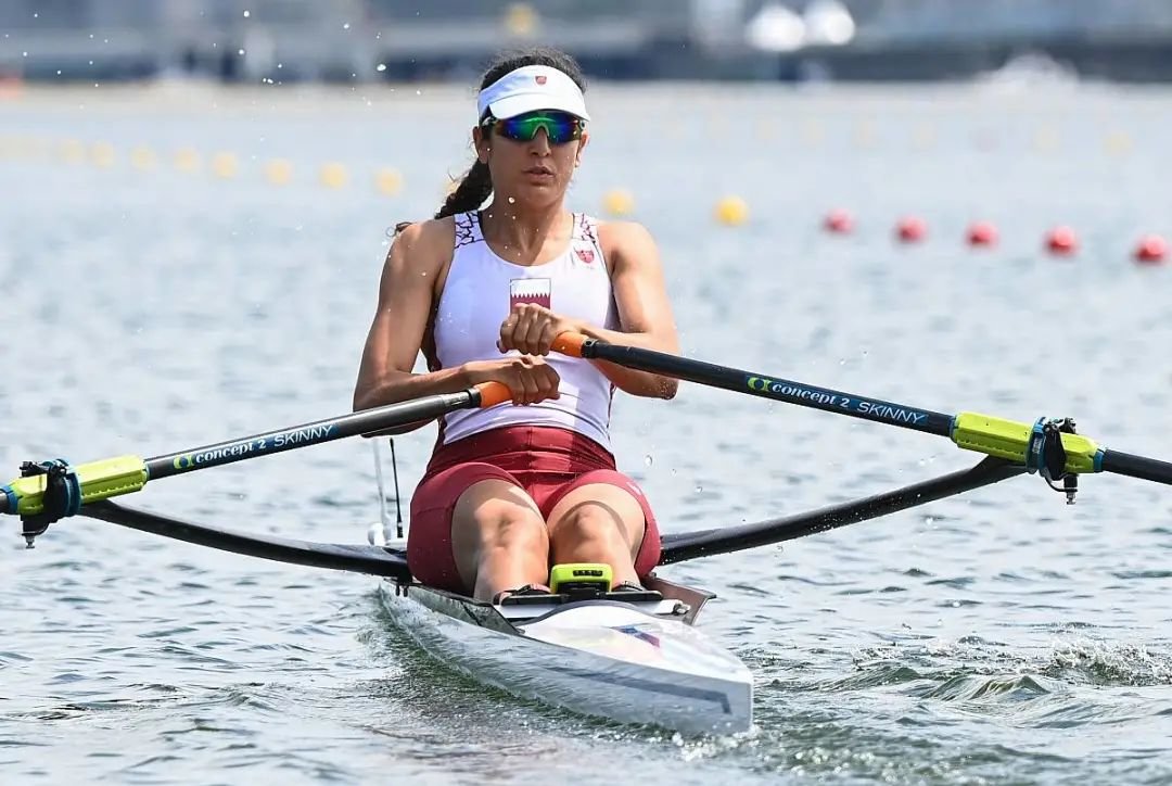2020年东京奥运会，Tala Abujbara是第一位参加赛艇比赛的卡塔尔女性