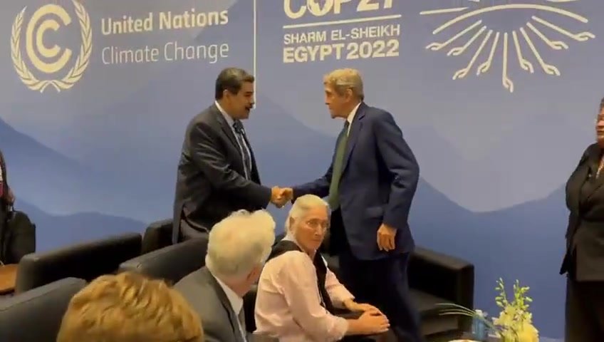 美国总统特使克里与马杜罗握手引发争议