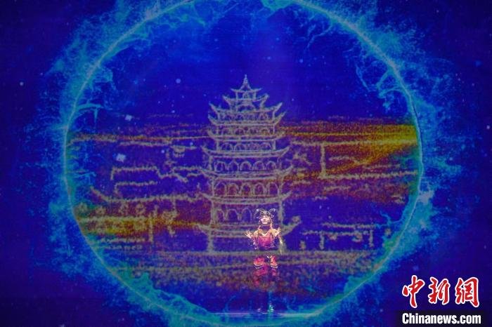 11月5日晚，由中外团队联合制作的亲子音乐舞台剧《敦煌奇妙夜》在天津上演。　<a target='_blank' href='/'>中新社</a>记者 佟郁 摄