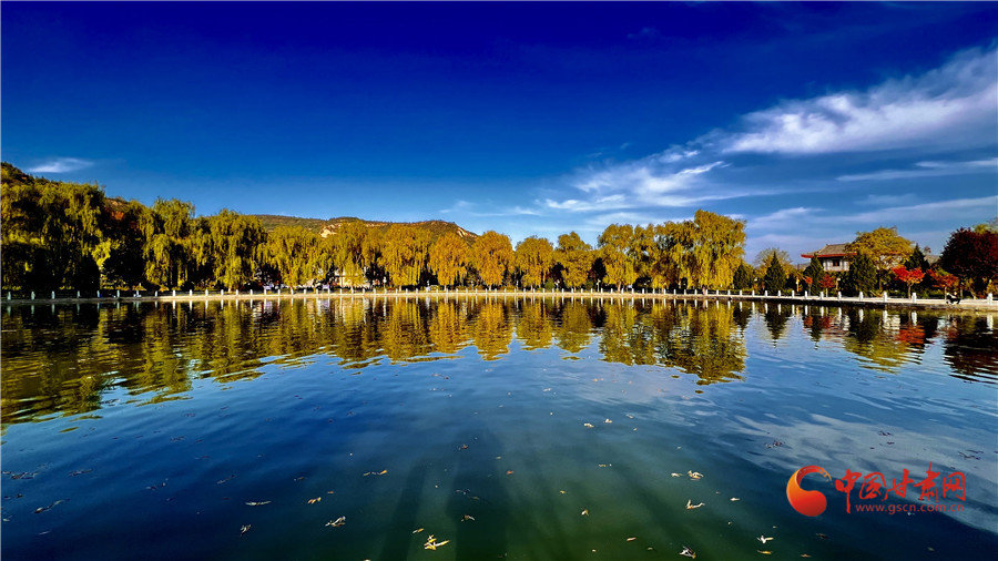 汭水河畔景美如画