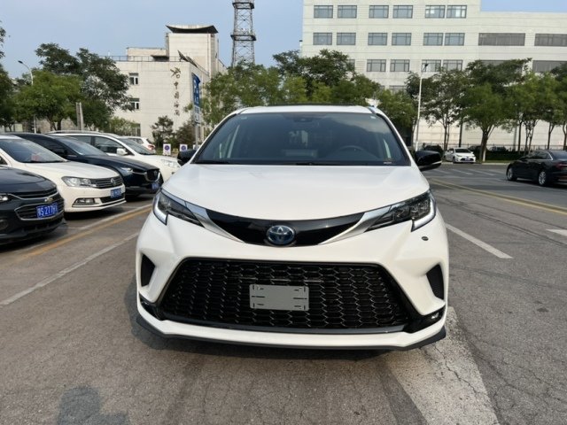 22款丰田塞纳油混25l两驱xse售价50万