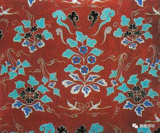 莫高窟第9窟女供养人衣胸花簇对鸟纹