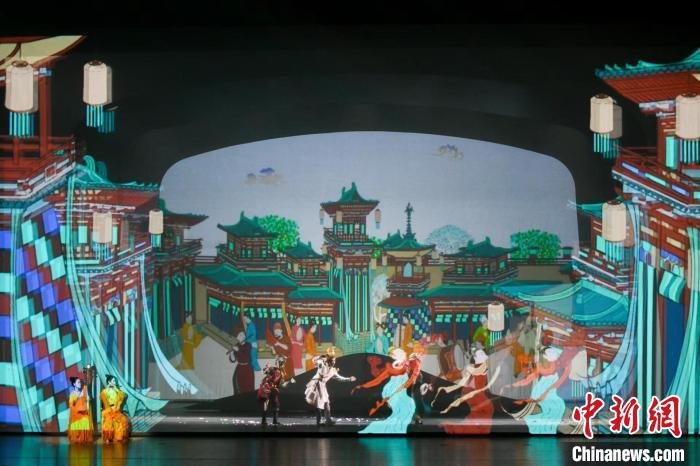 11月5日晚，由中外团队联合制作的亲子音乐舞台剧《敦煌奇妙夜》在天津上演。　<a target='_blank' href='/'>中新社</a>记者 佟郁 摄