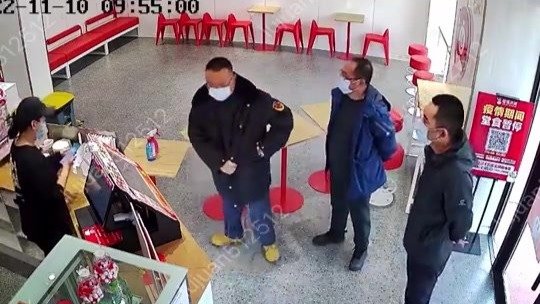 黑龙江一奶茶店遭钓鱼执法，服务员请扫核酸说晚了被勒令关门