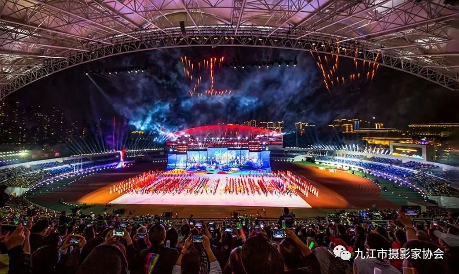 《江西省运动会开幕》 胡遵武 摄