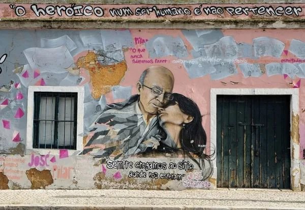 里斯本的街头涂鸦，萨拉马戈与皮拉尔夫妇