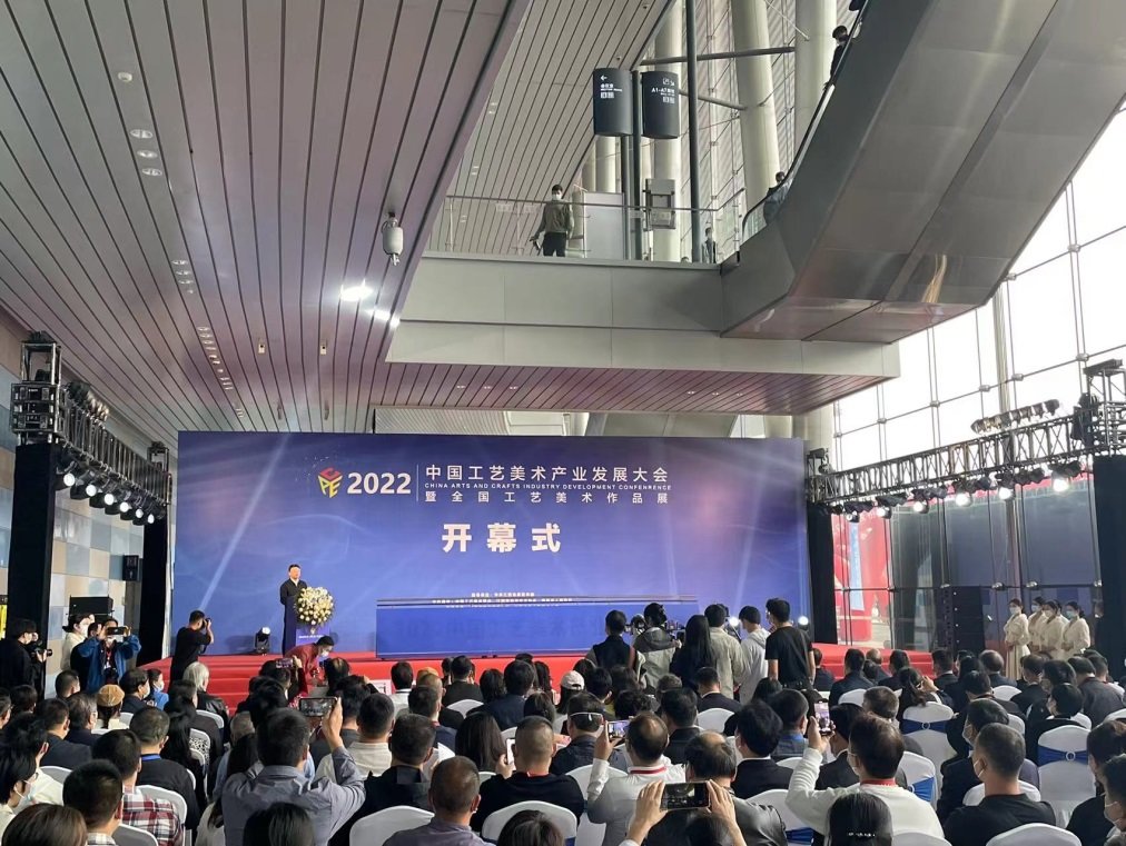 江西科技师范大学师生作品亮相中国工艺美术产业发展大会