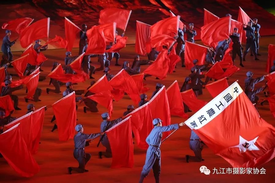 《红色颂歌》 宋小勇 摄