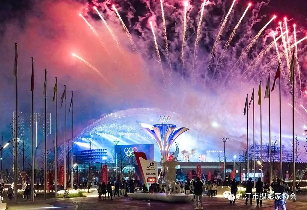 《火树银花》 黄 俊 摄