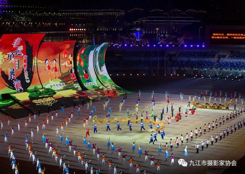 《相约九江展新姿》 龙黎明 摄