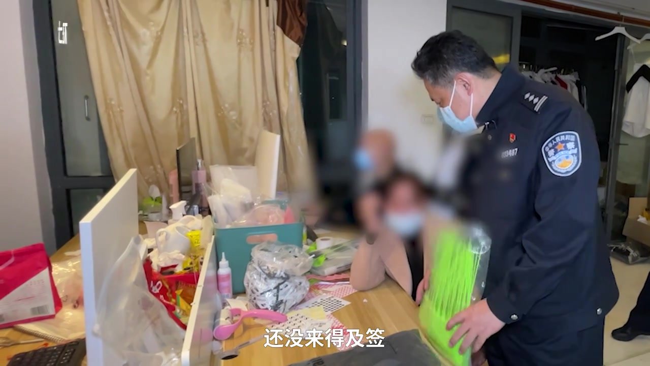 用小红书引流售假涉案金额超千万，淘宝店主被抓时正直播