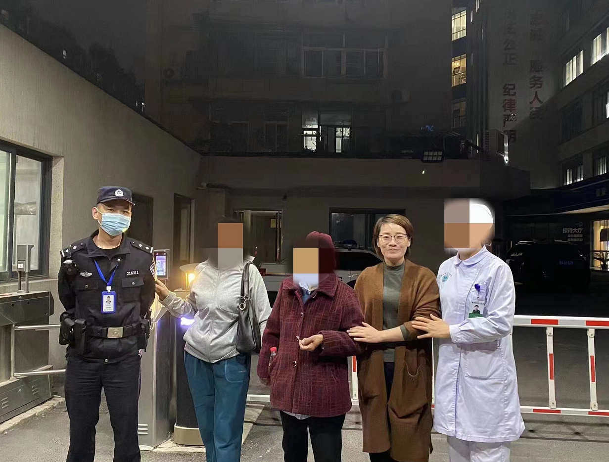 下班不“脱岗”，南京后宰门派出所民警找回走失古稀老人