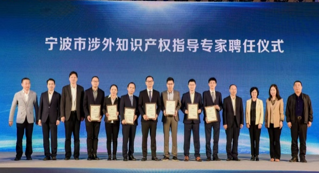 图6 团队成员参加联盟活动