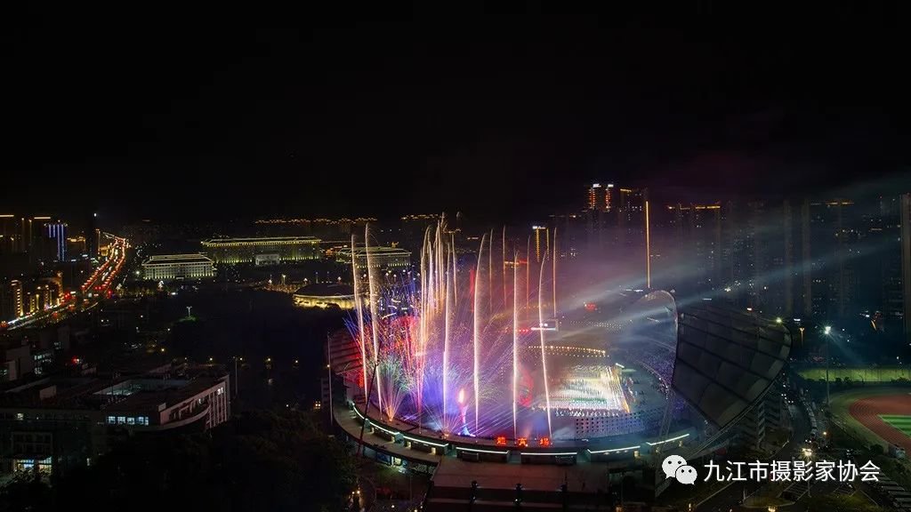 《璀璨》 曹俊林 摄