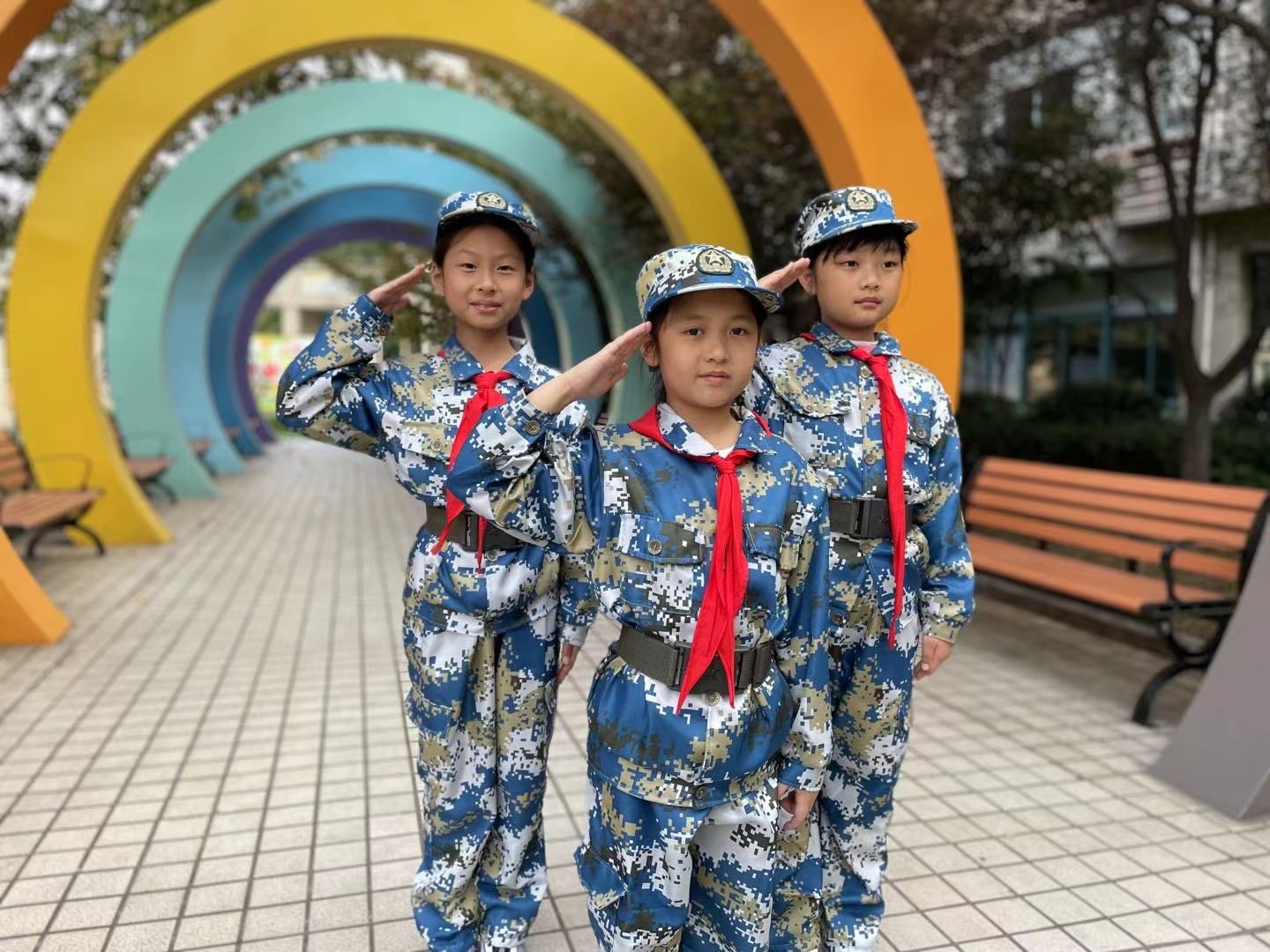 童心向黨 強國有我！南京中華附小開展國防教育實踐活動