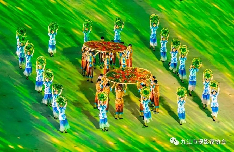 《丰收舞蹈》 李定华 摄