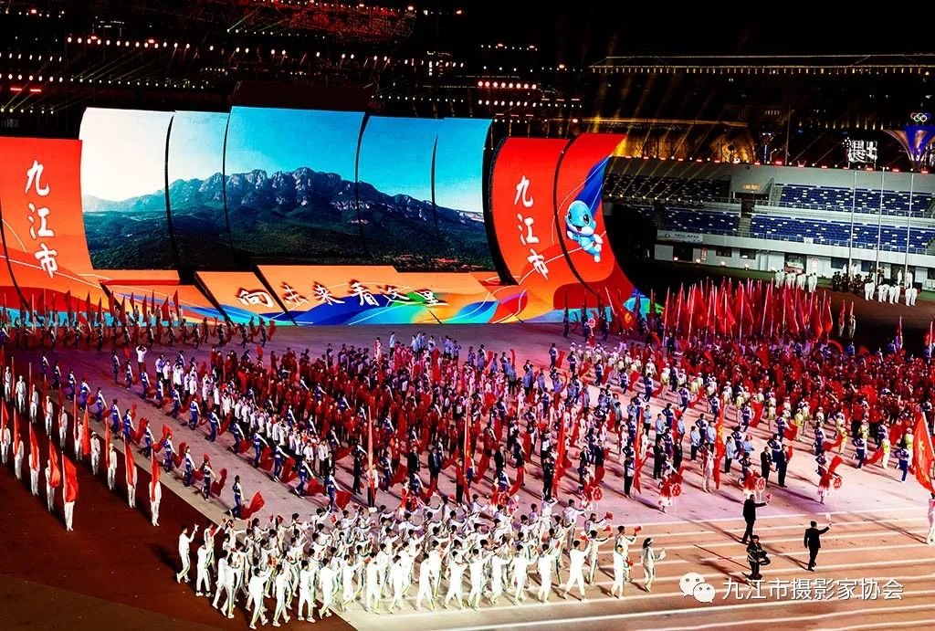 《九江运动健儿》 朱兰华 摄