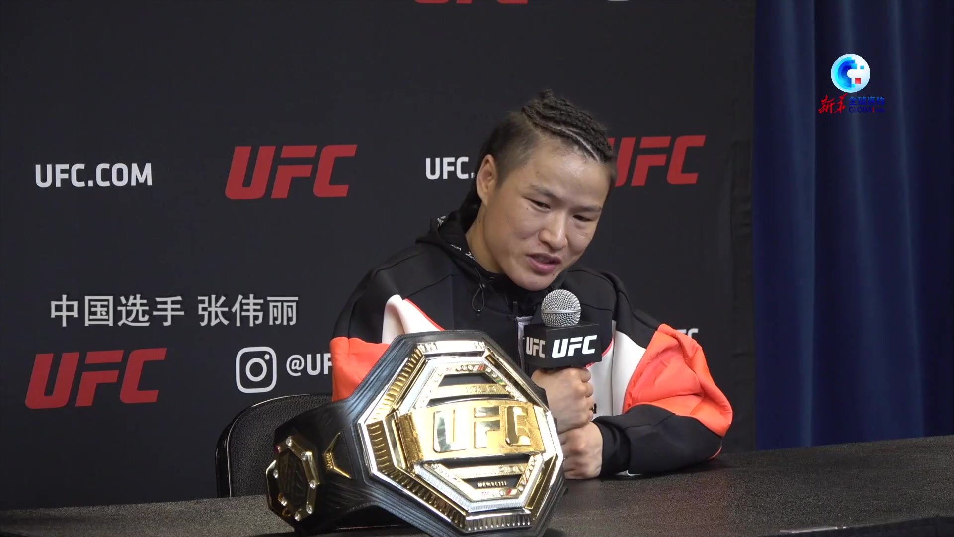 全球连线丨UFC281：张伟丽裸绞降服埃斯帕扎 重夺女子草量级金腰带