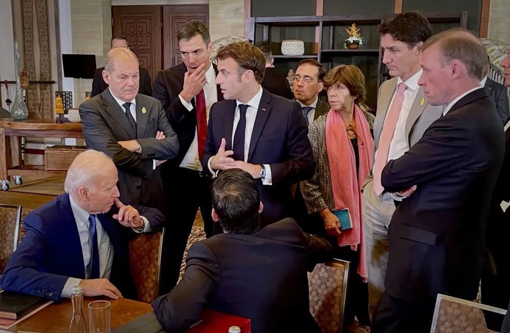 G7紧急会议现场另一张图片