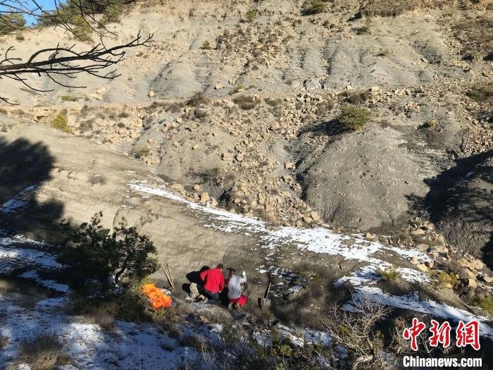 本次研究的化石标本挖掘现场2(图源：?ngel Galobart)。　施普林格&middot;自然 供图