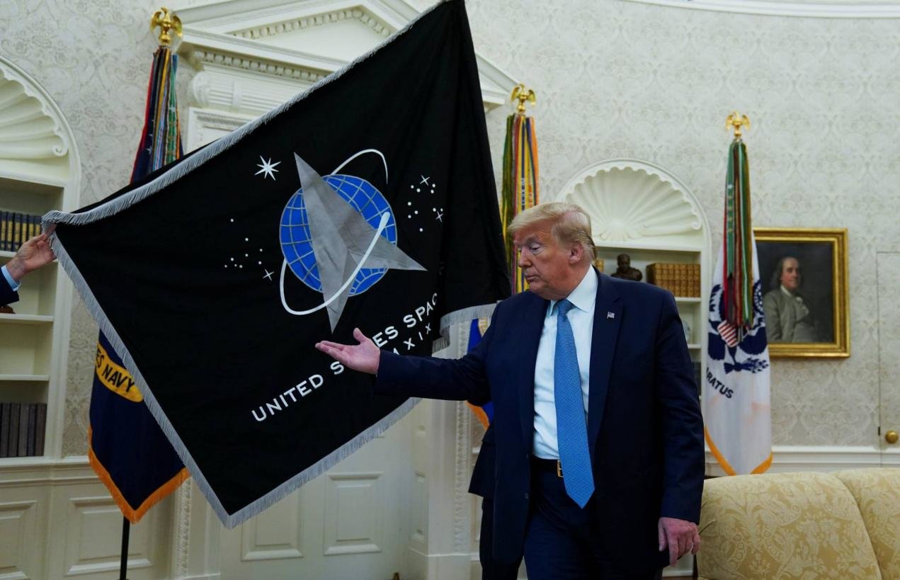 特朗普宣布成立美国太空军时的画面