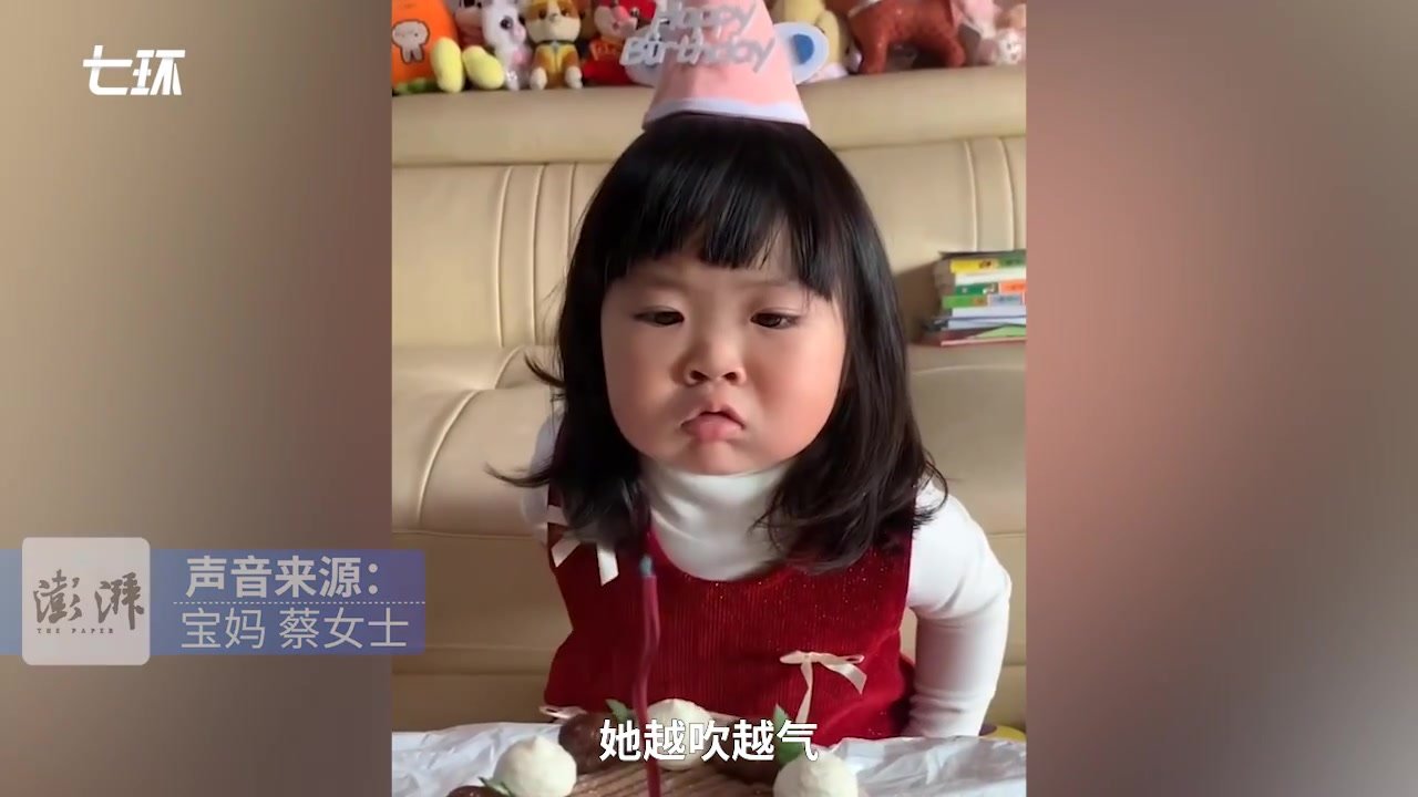 妈妈过生日，女儿帮吹蜡烛却怎么都吹不灭