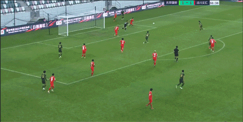 北京国安球员曹永竞主罚点球命中