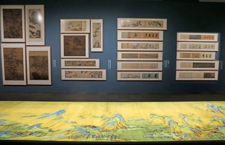 中国国家博物馆展出的《千里江山图》