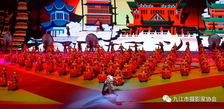 《战鼓擂动》 周 雯 摄