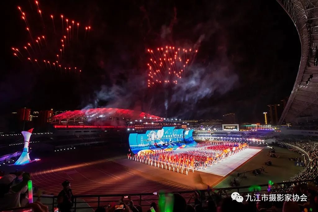 《绽放江西红》 龙黎明 摄