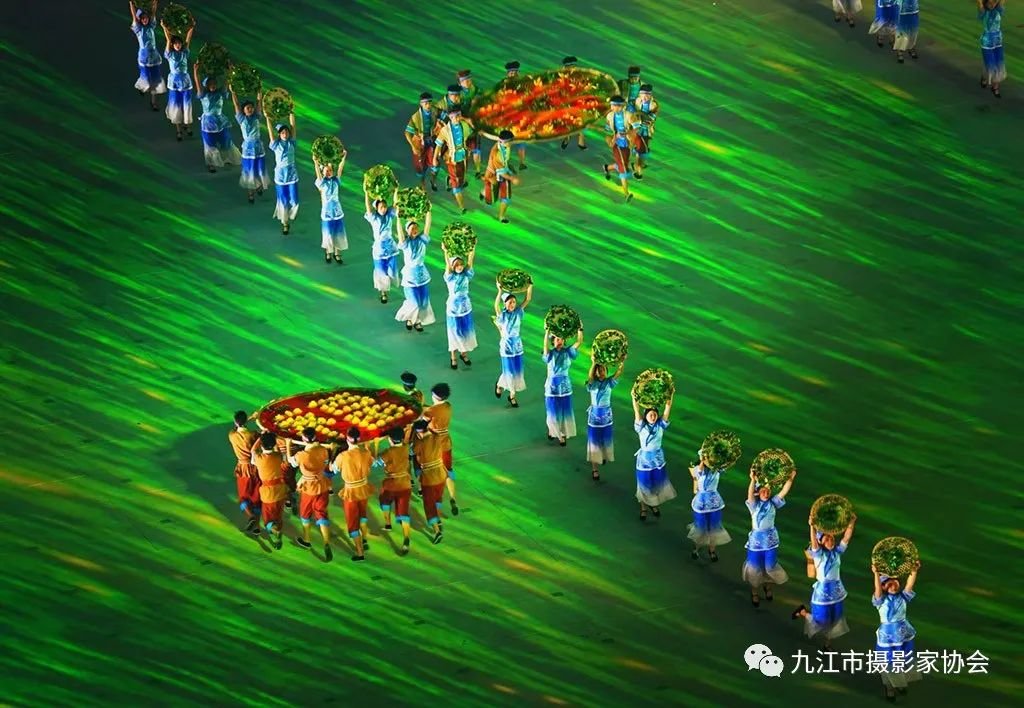 《秋收时节》 文飞翔 摄