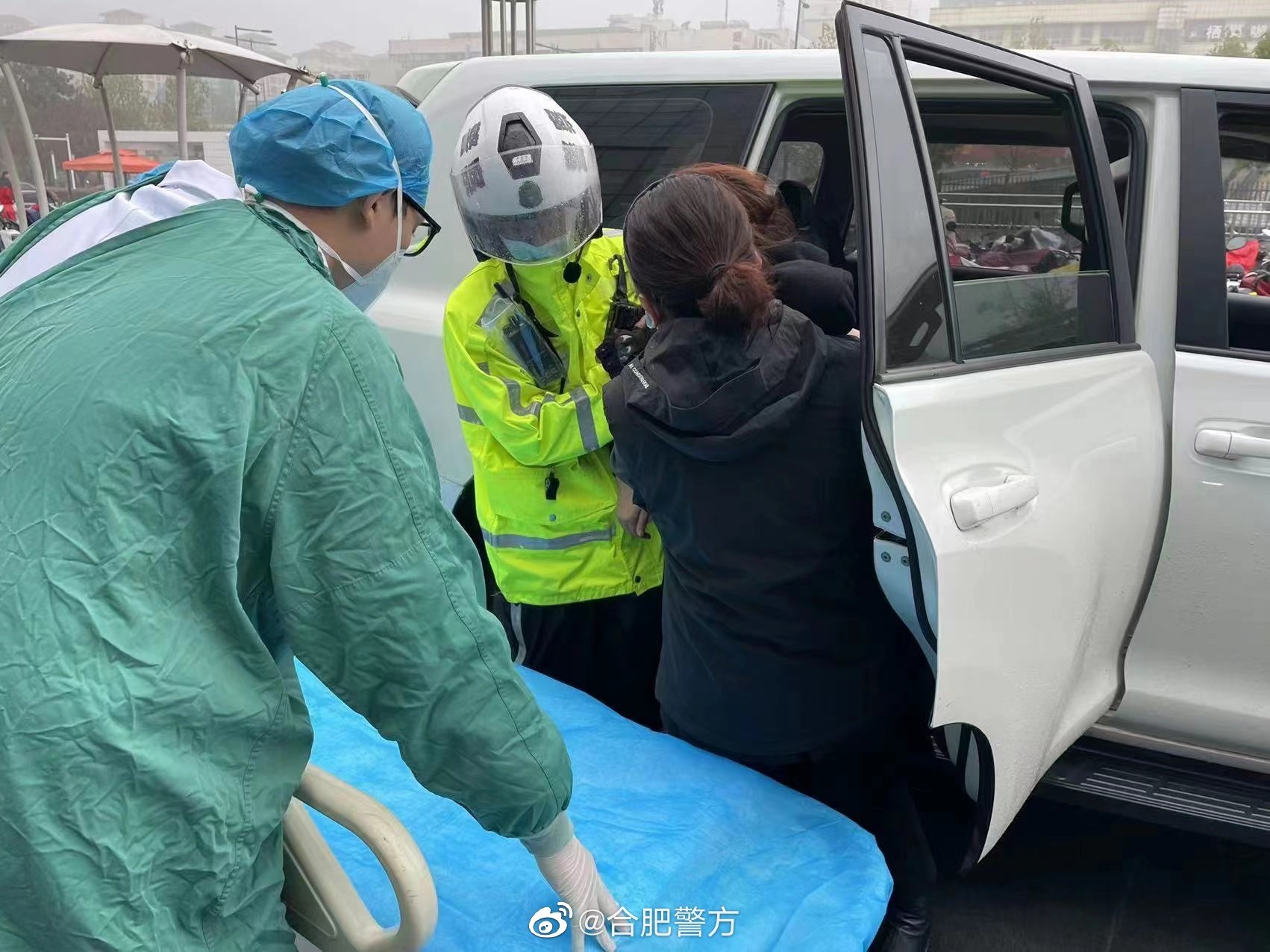 合肥一女子驾车突发脑梗 交警紧急救援凤凰网安徽凤凰网 6226