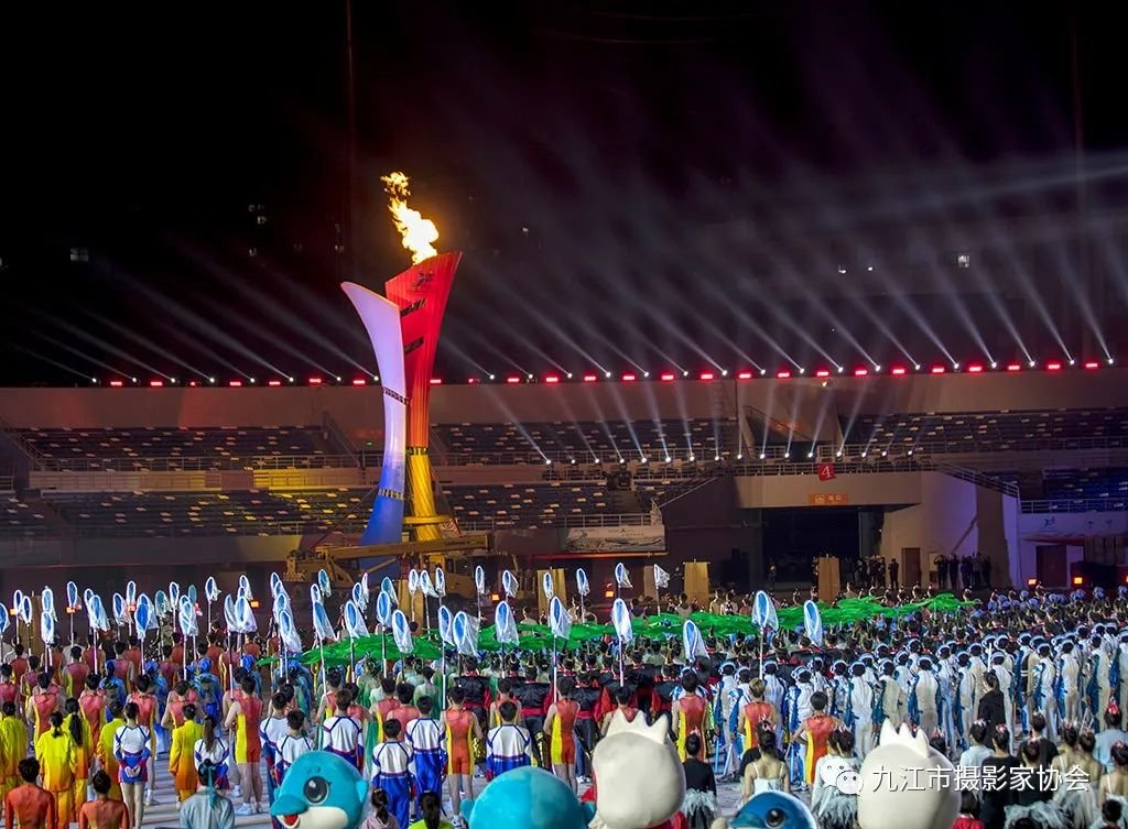 《燃烧的火炬》 王 健 摄