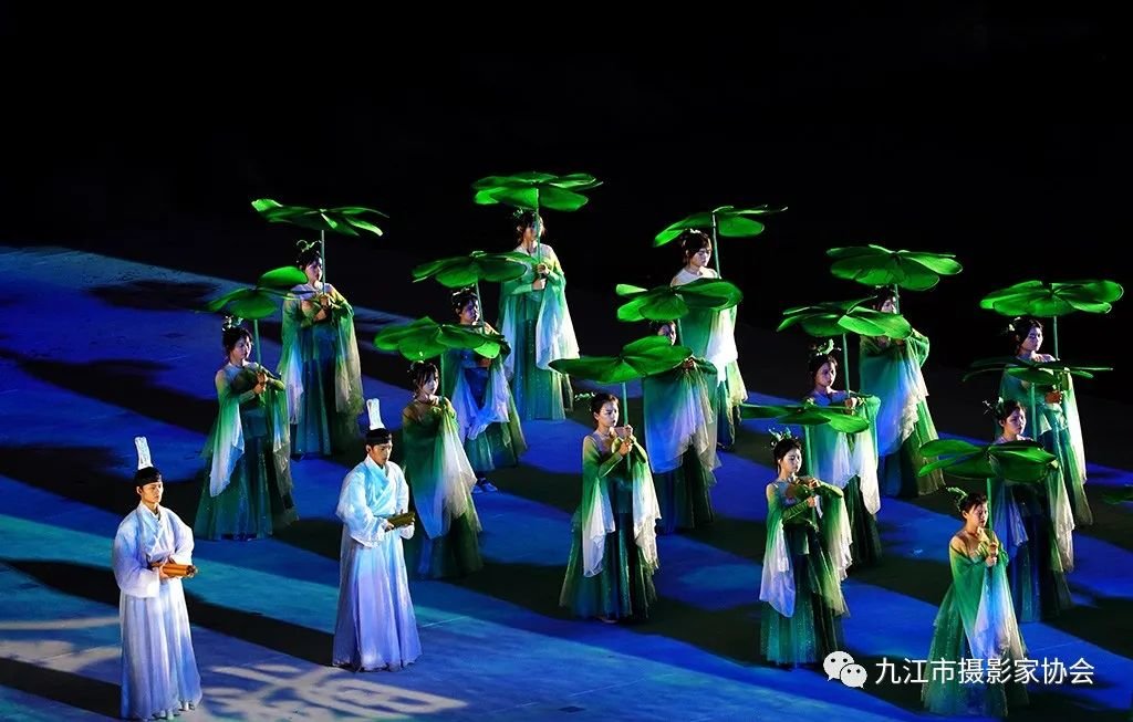 《九天仙女下凡尘》 文飞翔 摄